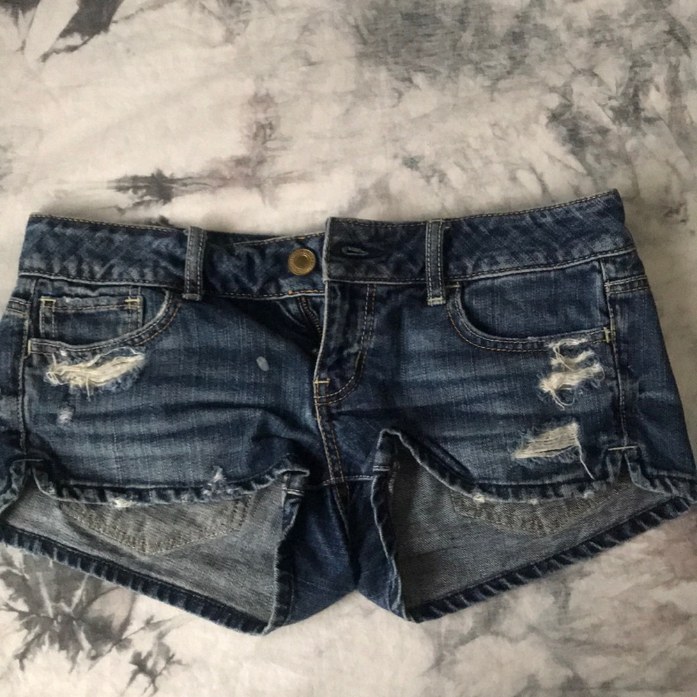 Distressed AE shorts